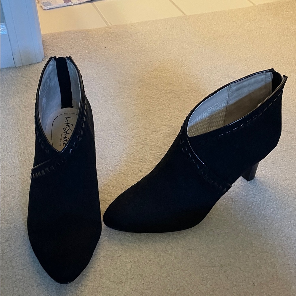 Life Stride Women's Elegant Black Booties